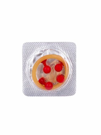 Стимулирующий презерватив-насадка Roll &amp; Ball Strawberry 