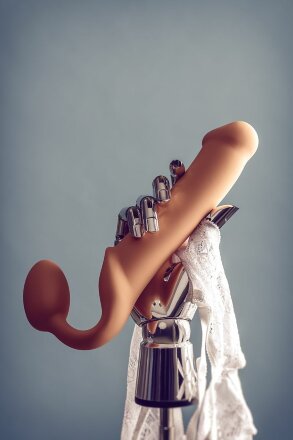 Телесный безремневой страпон Silicone Bendable Strap-On XL 