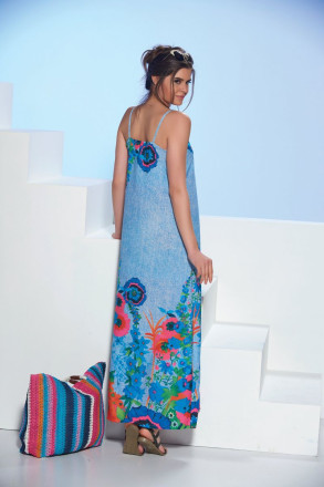 Летнее платье-сарафан с цветочным принтом 