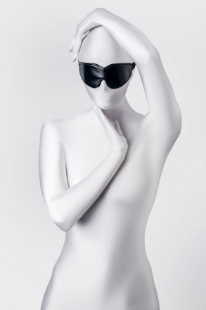 Черная маска Anonymo из искусственной кожи 